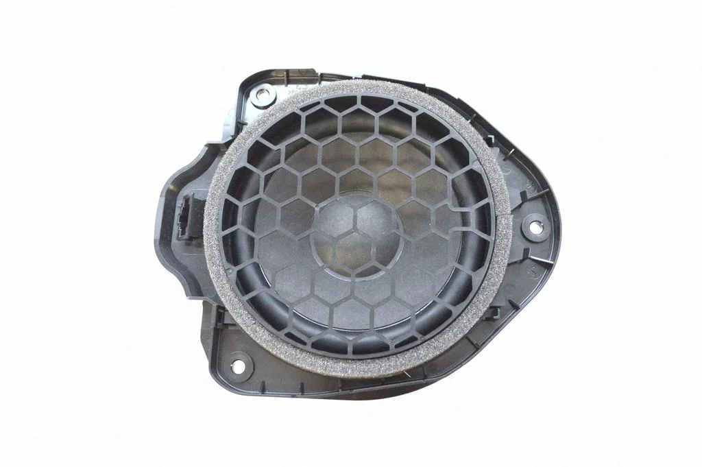 Skaļrunis (-ņi) aizmugurējās durvīs 8V7035411A