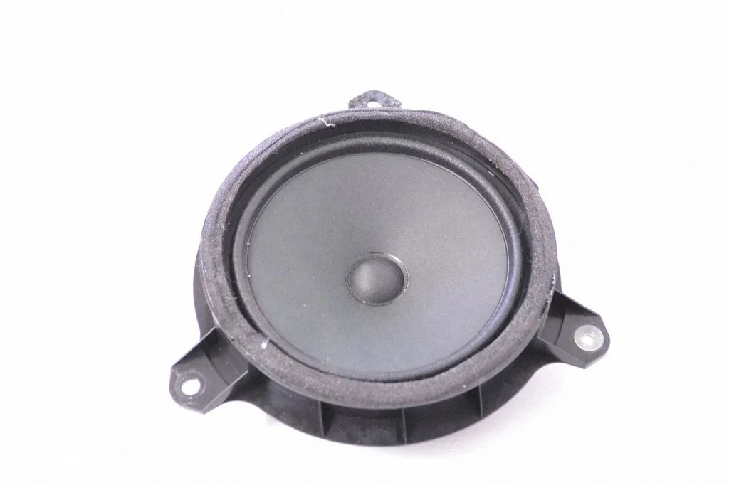 Rear door speaker – Toyota Hilux (AN120, AN130) (2015-2020)