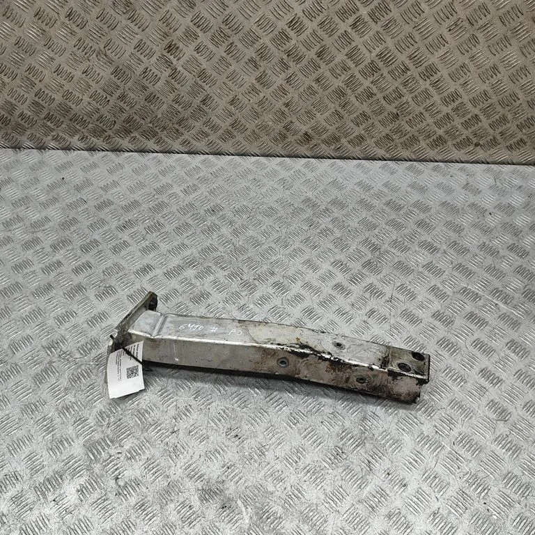 Priekšējā bampera trieciena slāpētājs 51811229