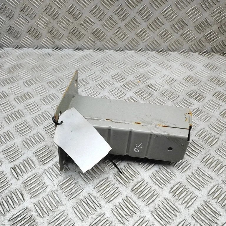 Esistange löögisummuti 622105MP5A