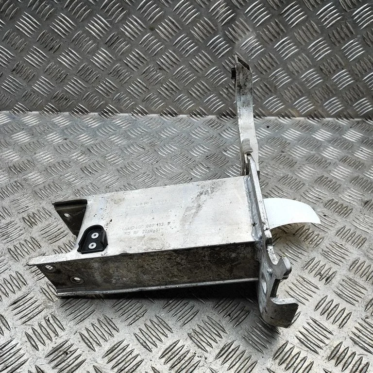 Esistange löögisummuti 4G0807133F