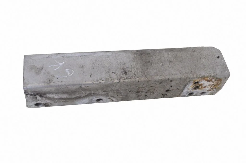 Priekšējā bampera trieciena slāpētājs 8T0807331