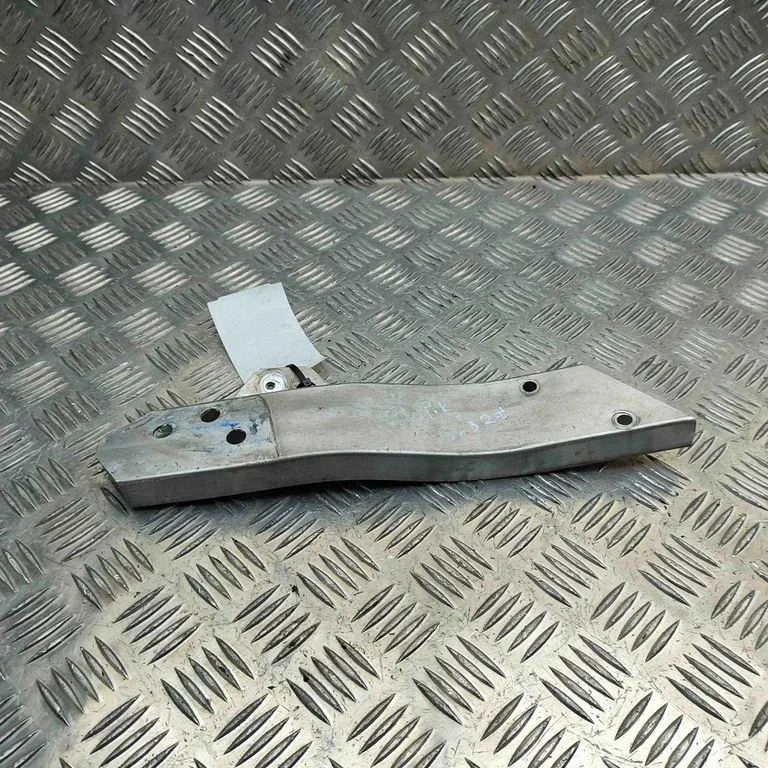 Esistange löögisummuti A2536201801