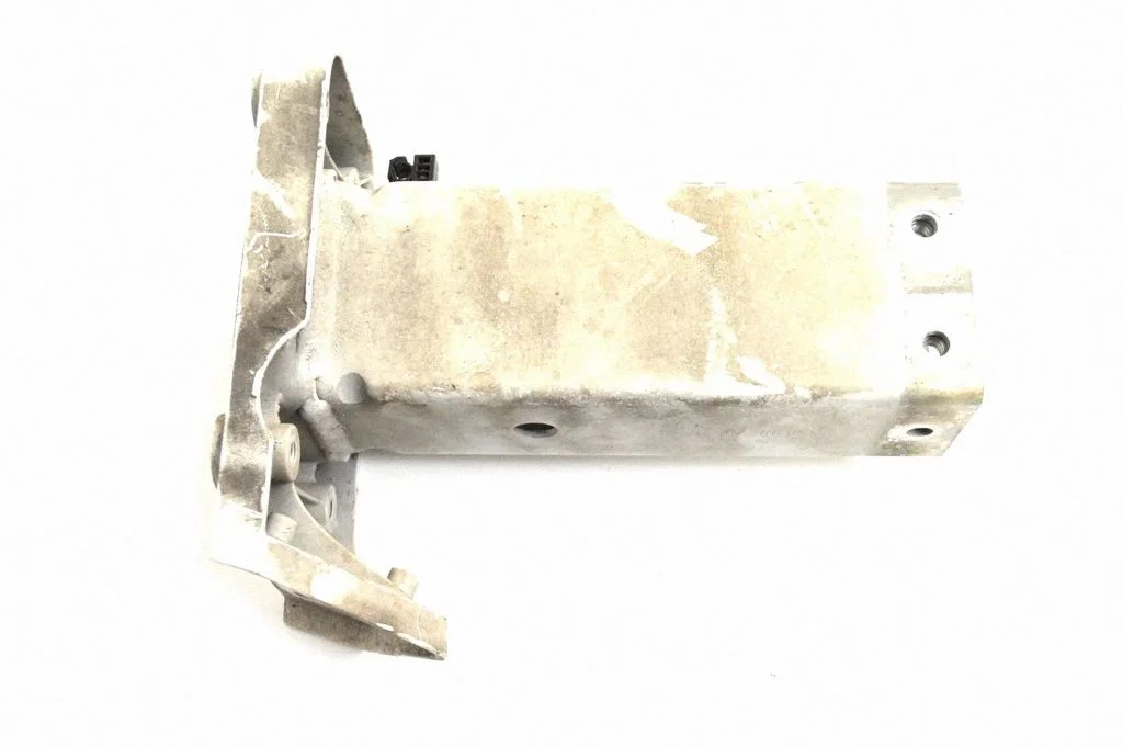 Priekšējā bampera trieciena slāpētājs 8J0806110D