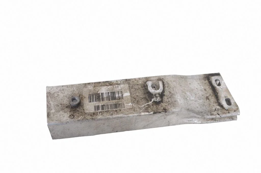 Absorber zderzaka przedniego – BMW i3 (2013-)