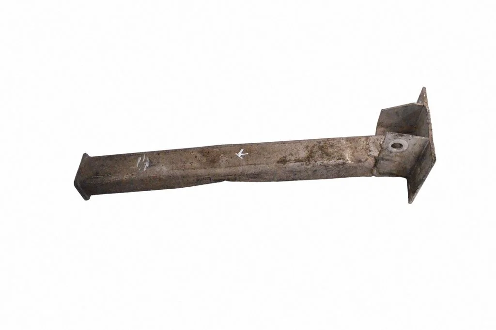 Priekšējā bampera trieciena slāpētājs D242102
