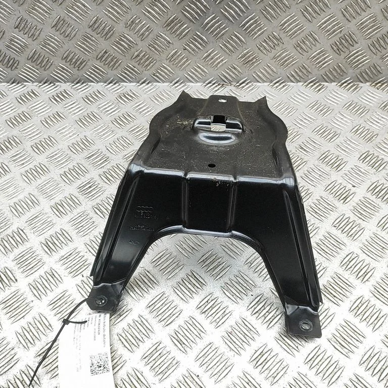 Spare wheel mounting bracket 8W0802715A