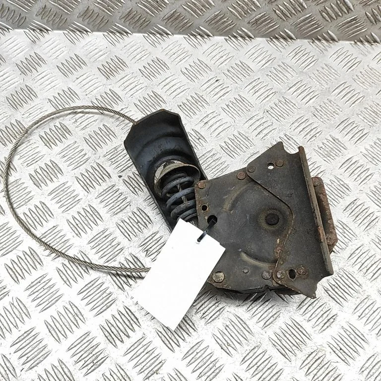 Varuratta kinnitusklamber 84300486 – Cadillac Escalade IV (2014-2020)