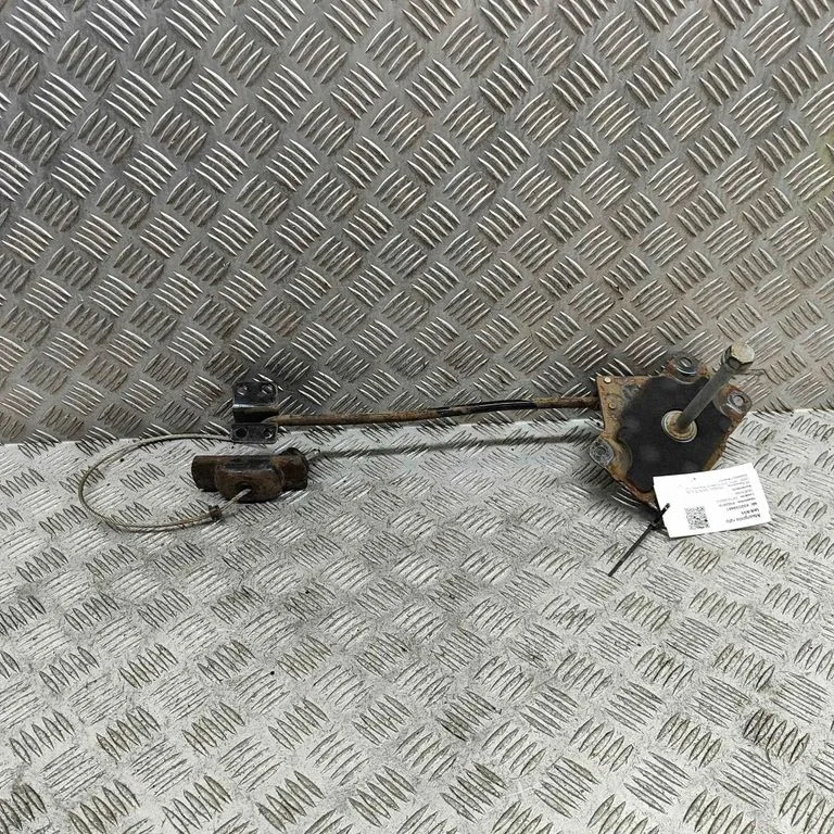 Varuratta kinnitusklamber 628502B000