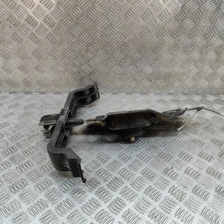 Spare wheel mounting bracket 05109667AA