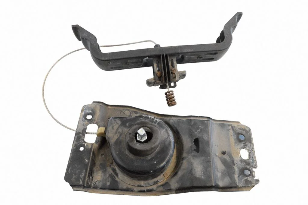 Spare wheel mounting bracket