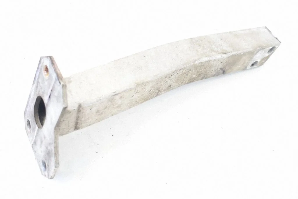 Priekšējā bampera trieciena slāpētājs – kreisā