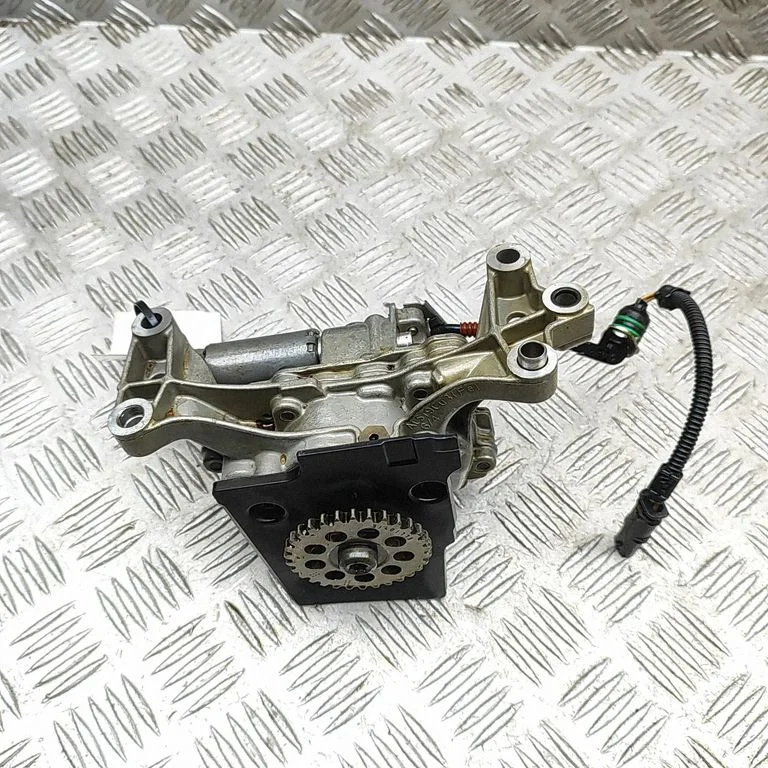 Oil pump 31401773