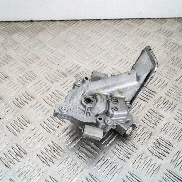 Oil pump 151000T040