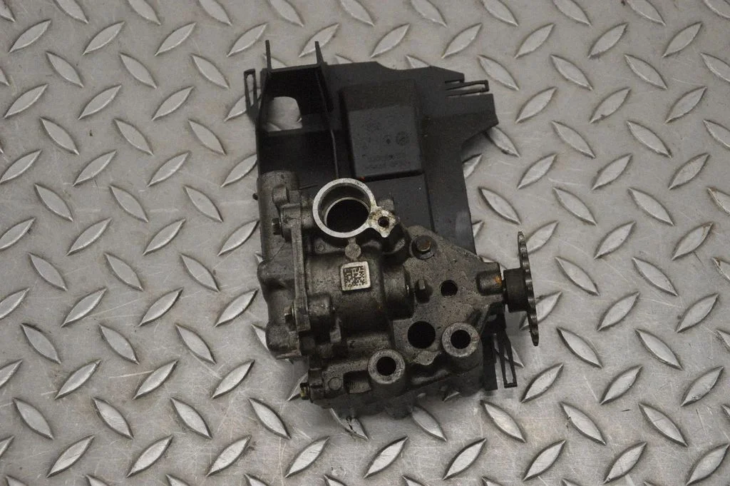 Oil pump – Opel Vivaro (2001-2014)