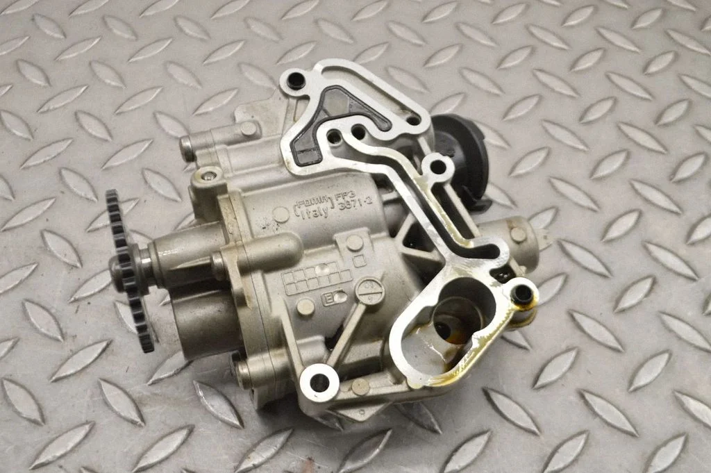 Oil pump 04E115109S