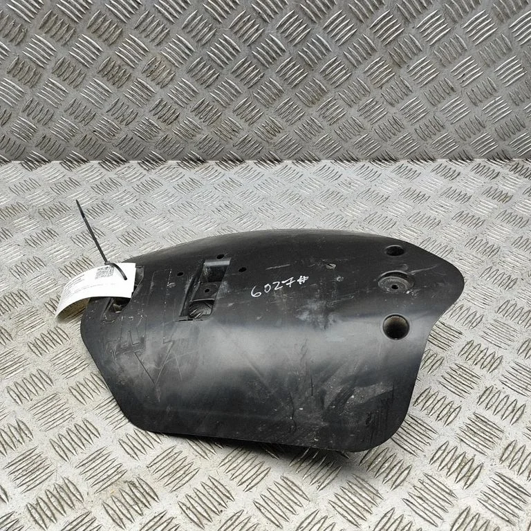 Osłona podwozia tylnego zawieszenia 6877044
