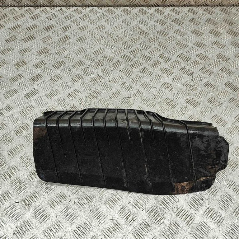 Tagavedrustuse põhjakaitse 8W0505416E