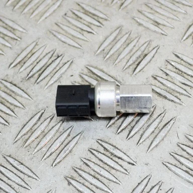 Gaisa kondicioniera spiediena devējs 82CP0905