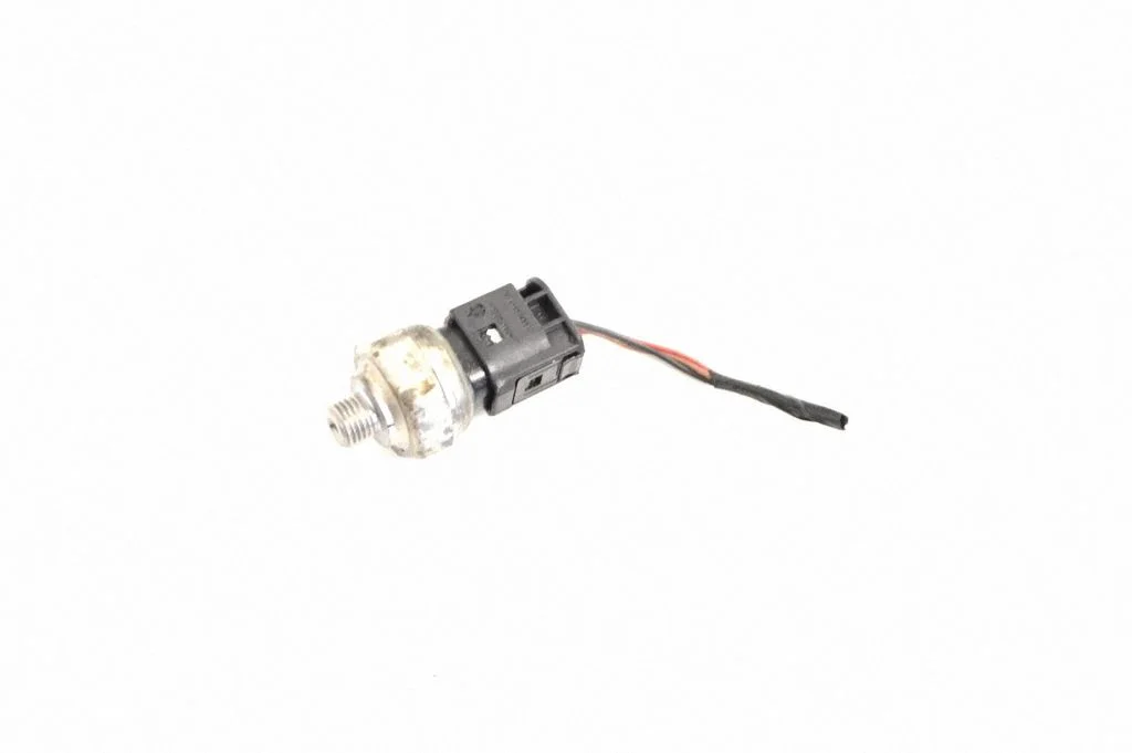 Air conditioning (A/C) pressure sensor 82CP17