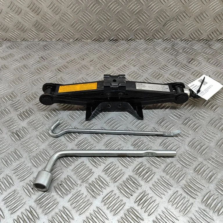 Domkrats MB621148