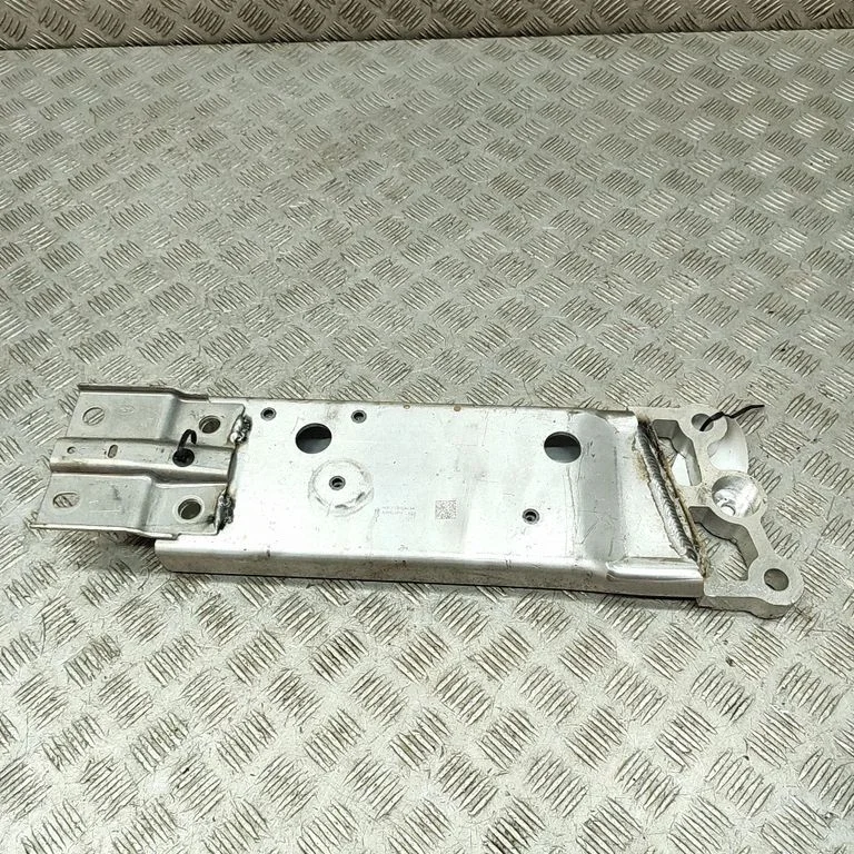 Inna część karoserii M8E25D108BE