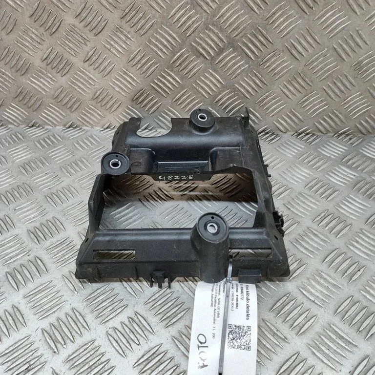 Cita virsbūves daļa 4M0907650B