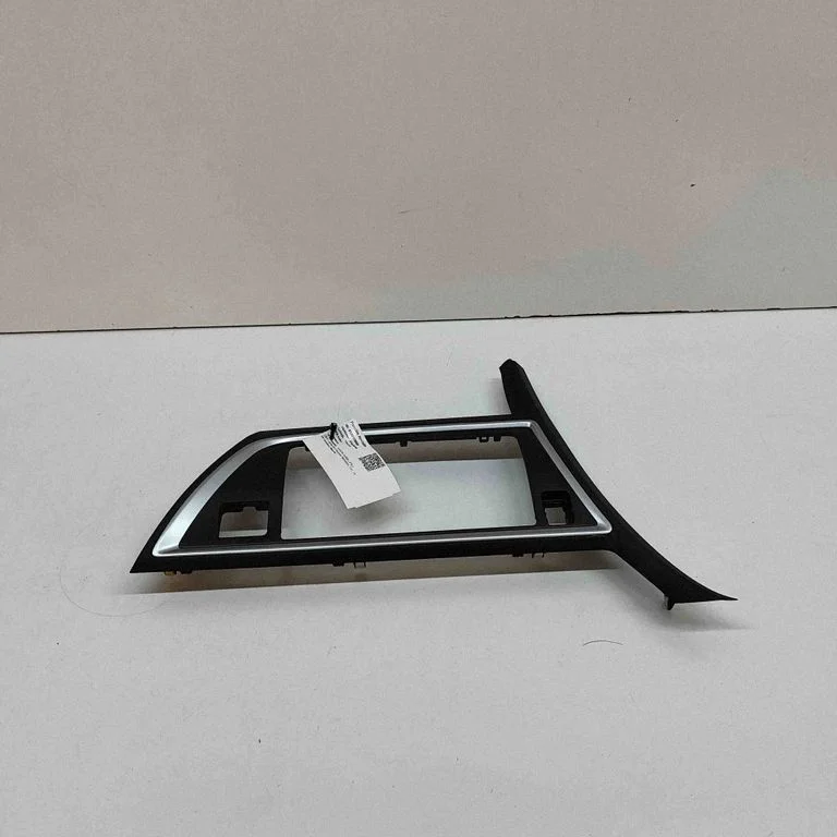 Radio/GPS head unit trim – Toyota Auris E180 (2012-2018)