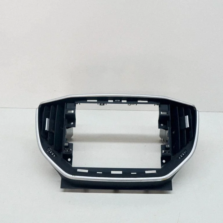 Radio/GPS head unit trim 08904000