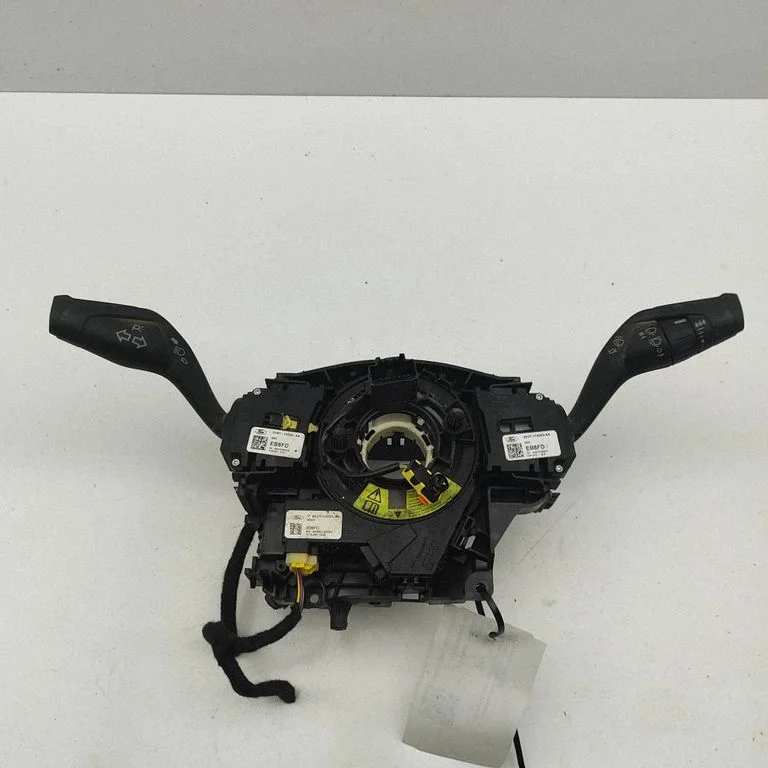 Pagriezienu/gaismu svira CV6T13335AE