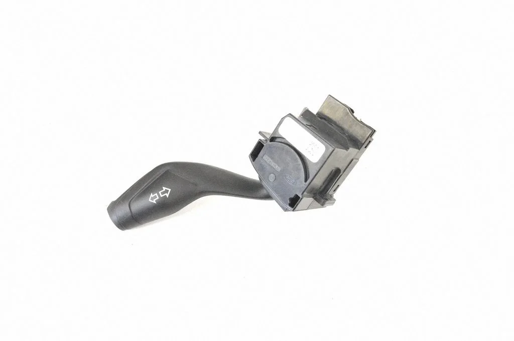 Pagriezienu/gaismu svira – Ford C-MAX II (2010-2019)