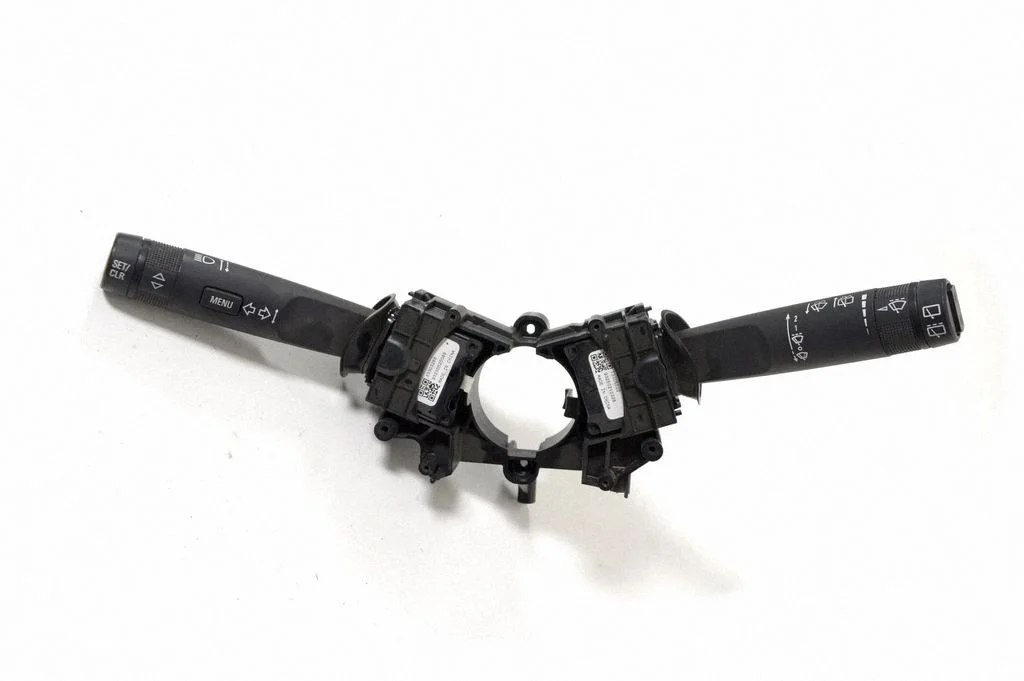 Pagriezienu/gaismu svira – Opel Astra H (2004-2012)