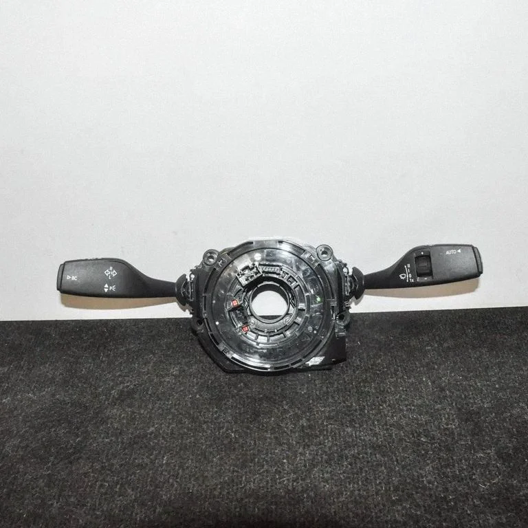 Pagriezienu/gaismu svira – BMW X6 F16 (2014-2017)