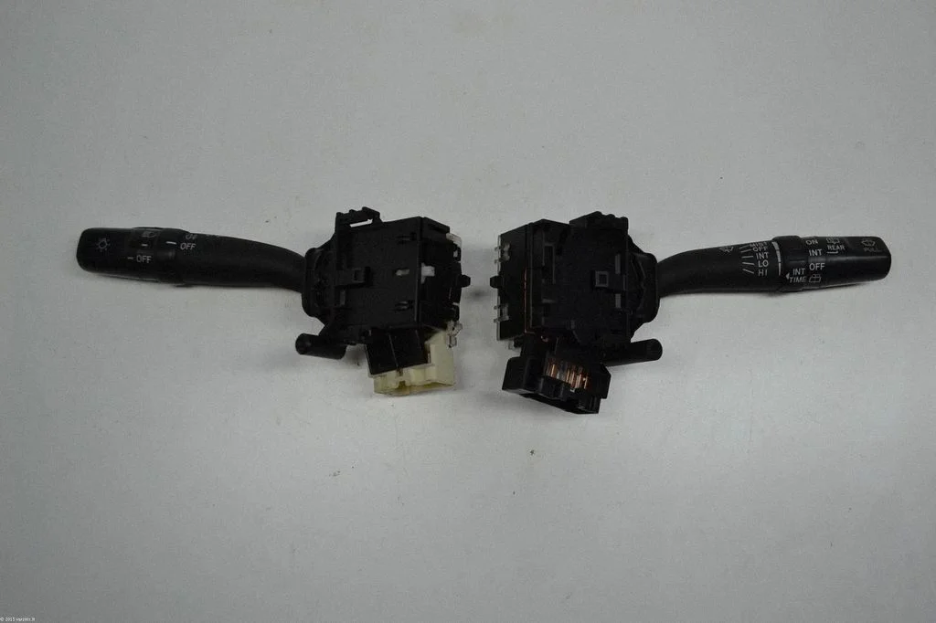 Suunatulede/tulede hoob – Toyota Avensis T250 (2006-2009)