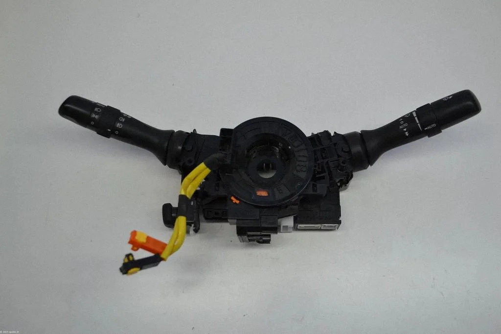 Pagriezienu/gaismu svira – Lexus GS 300 350 430 450H (2005-2012)
