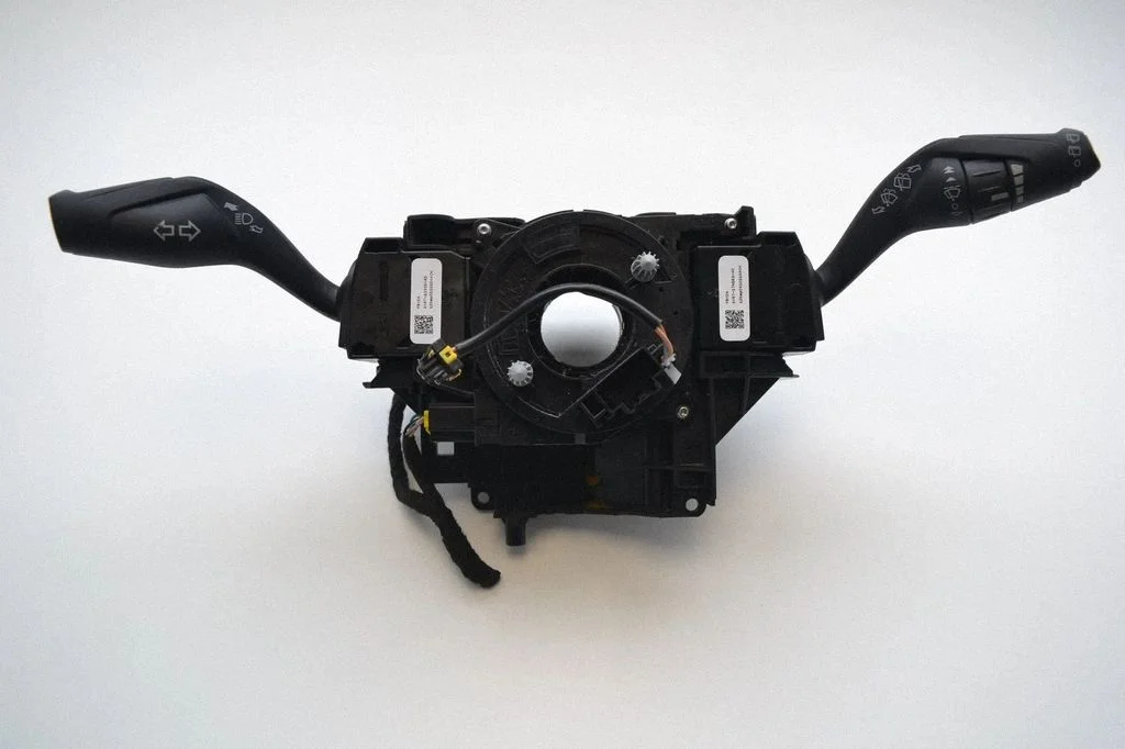 Pagriezienu/gaismu svira – Ford Focus (2010-2017)