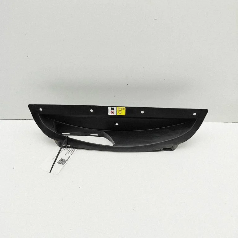 Radiator trim GX739H724AA