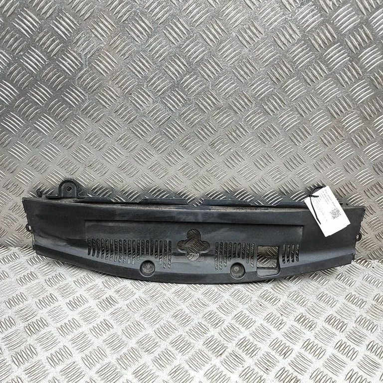 Radiator trim 5329550030 – Lexus LS UCF30 (2001-2007)