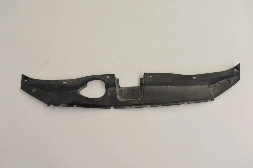 Radiator trim – Hyundai Santa Fe (2006-2012)