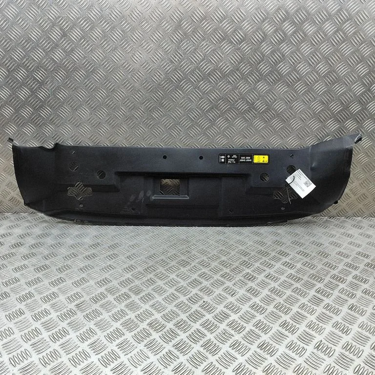 Radiator trim L8B28A100AD