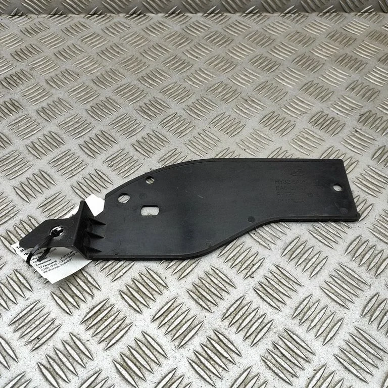 Radiator trim – Land Rover Discovery Sport (2014-)