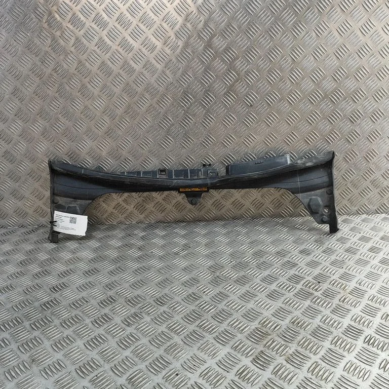 Radiator trim – Mercedes-Benz C-Class W205 (2014-2021)