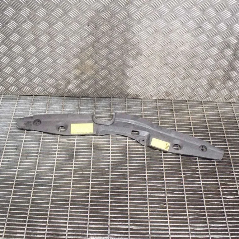 Radiator trim – Toyota Prius (XW30) (2009-2015)