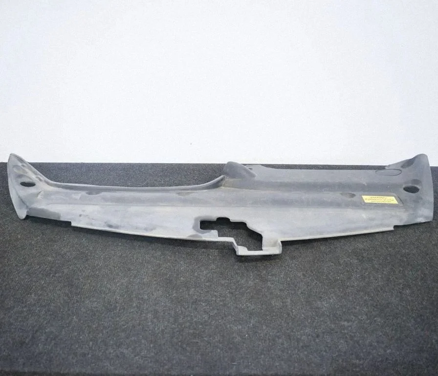 Radiator trim – Toyota Prius (XW20) (2003-2009)