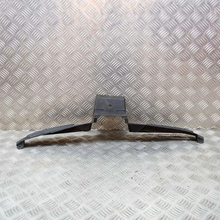 Radiator trim 7450A172