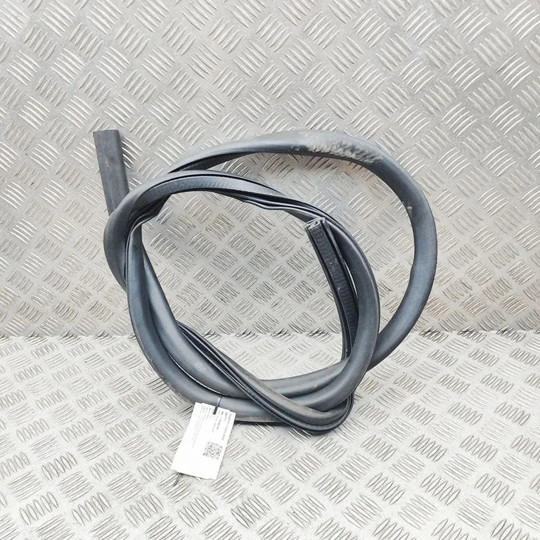 Uszczelka drzwi tylnych LJ8BR253A10AD