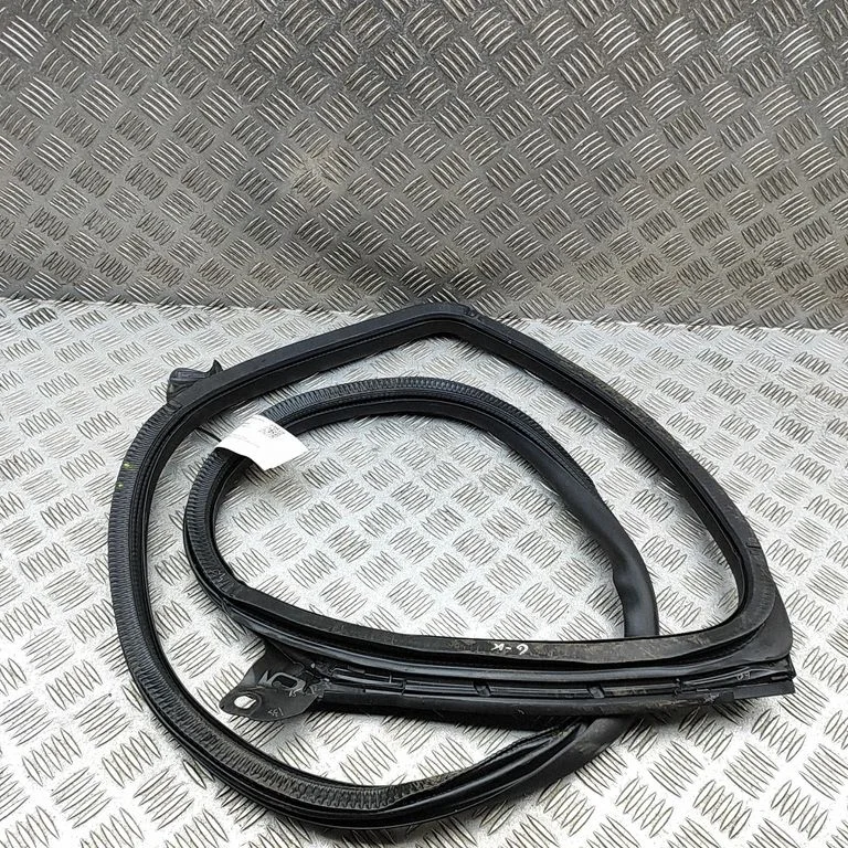 Aizmugurējo durvju blīvgumija – Porsche Taycan 9J1 (2019-)
