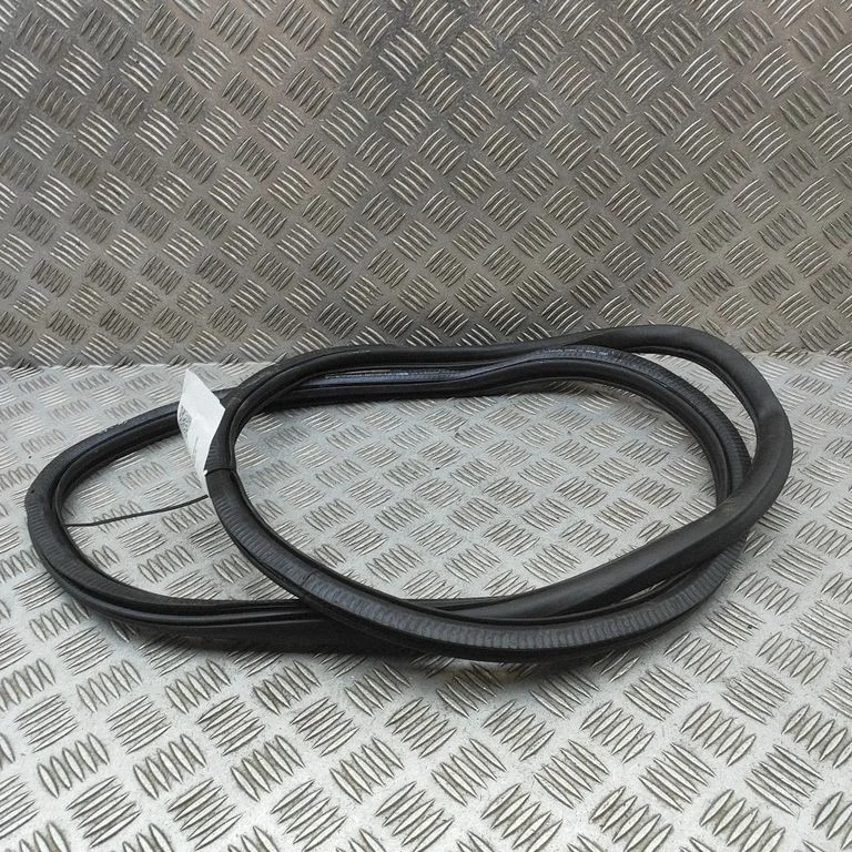 Rubber seal rear door 85A833721
