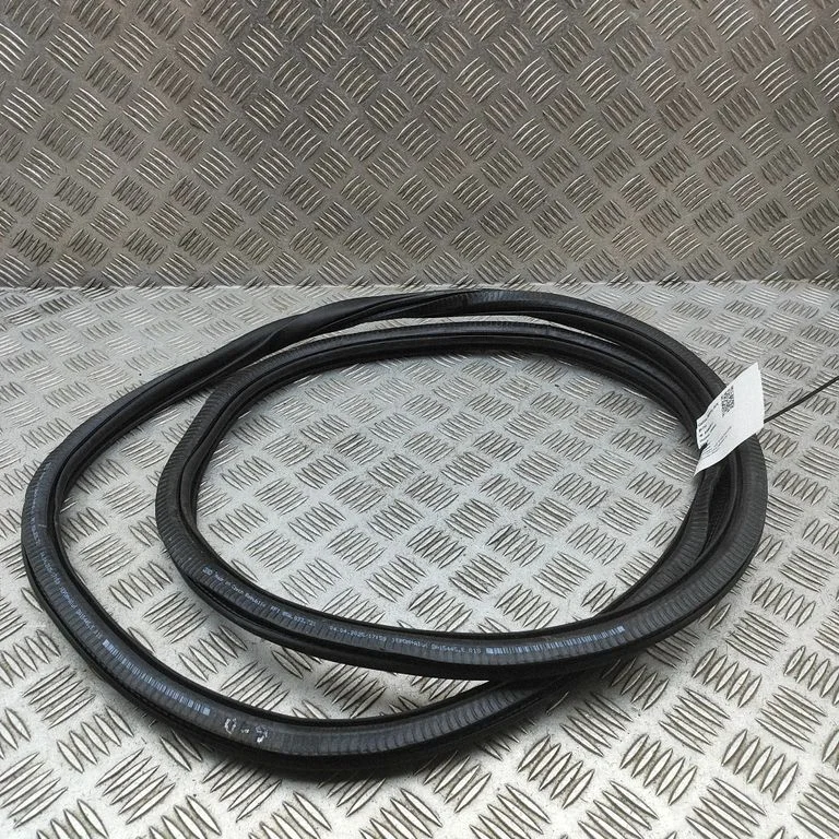 Rubber seal rear door 85A833721