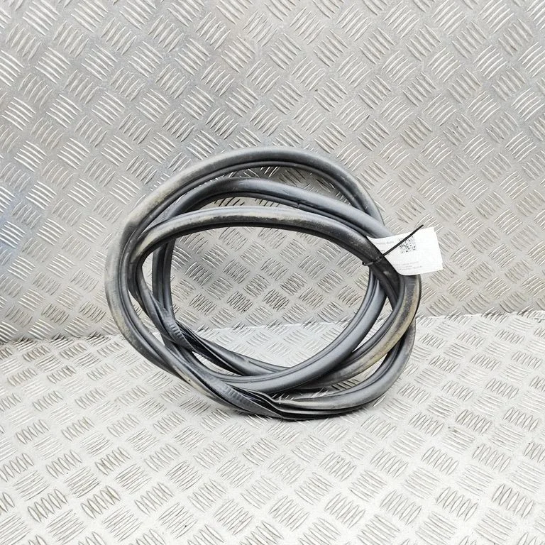 Uszczelka drzwi tylnych K8D2253A10AC